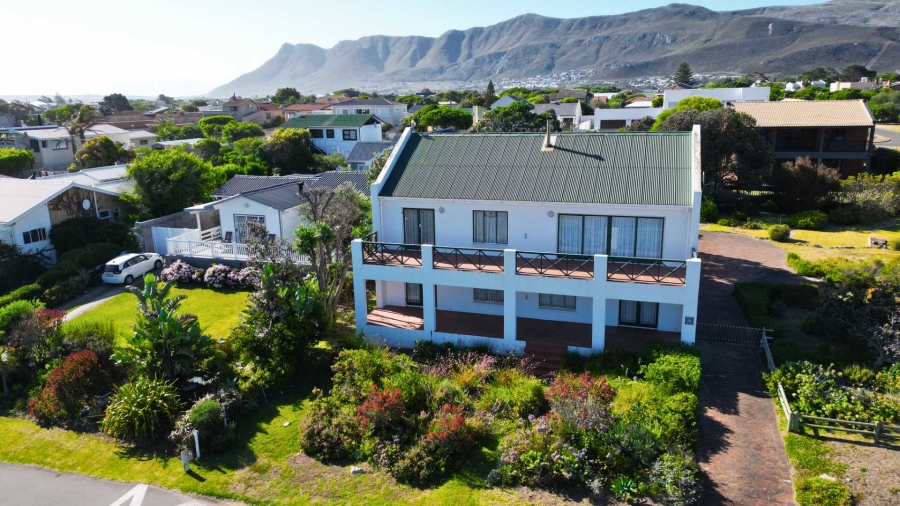 4 Bedroom Property for Sale in Sandbaai Western Cape